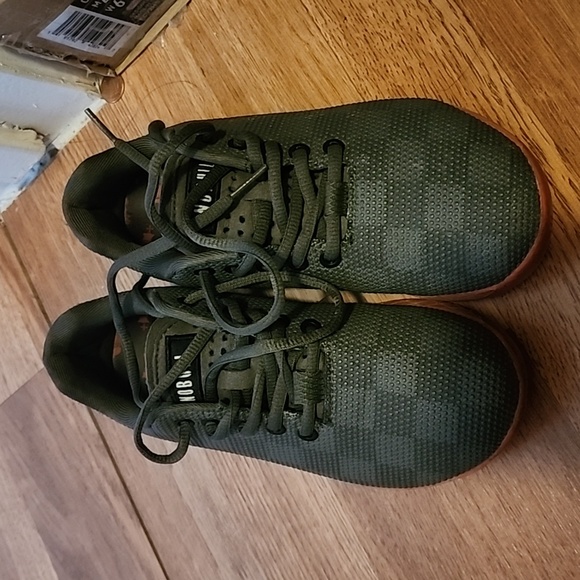 Shoes - Picture 4 of 4